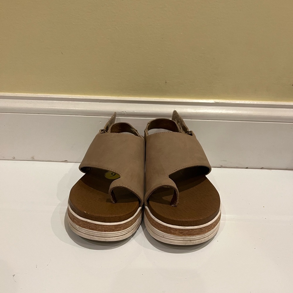 Active Adriene Vittadini Sandal